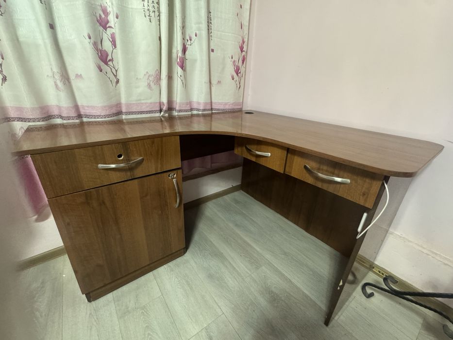 Продается компьютерный стол