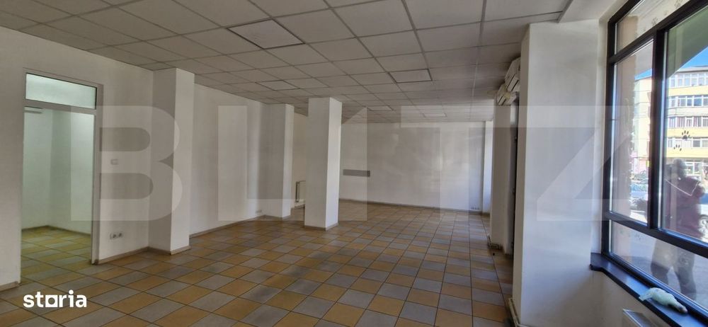Spatiu comercial, 82 mp, zona Micro 11