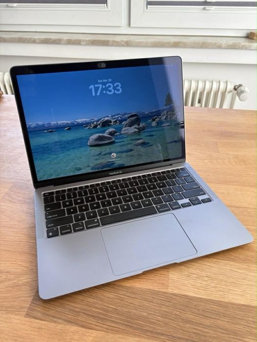 Macbook air 2020 M1 8gb 256 ram