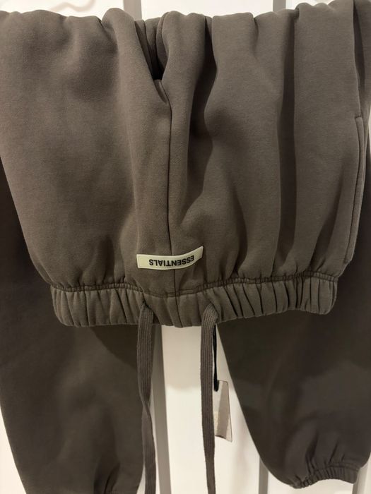 Pantaloni Essentials M