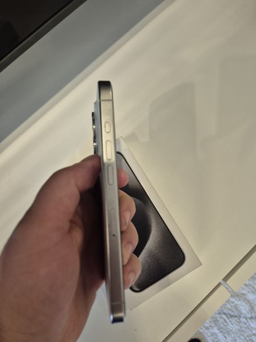 Apple Iphone 15 pro 512gb white titanium Отлично състояниеГаранция