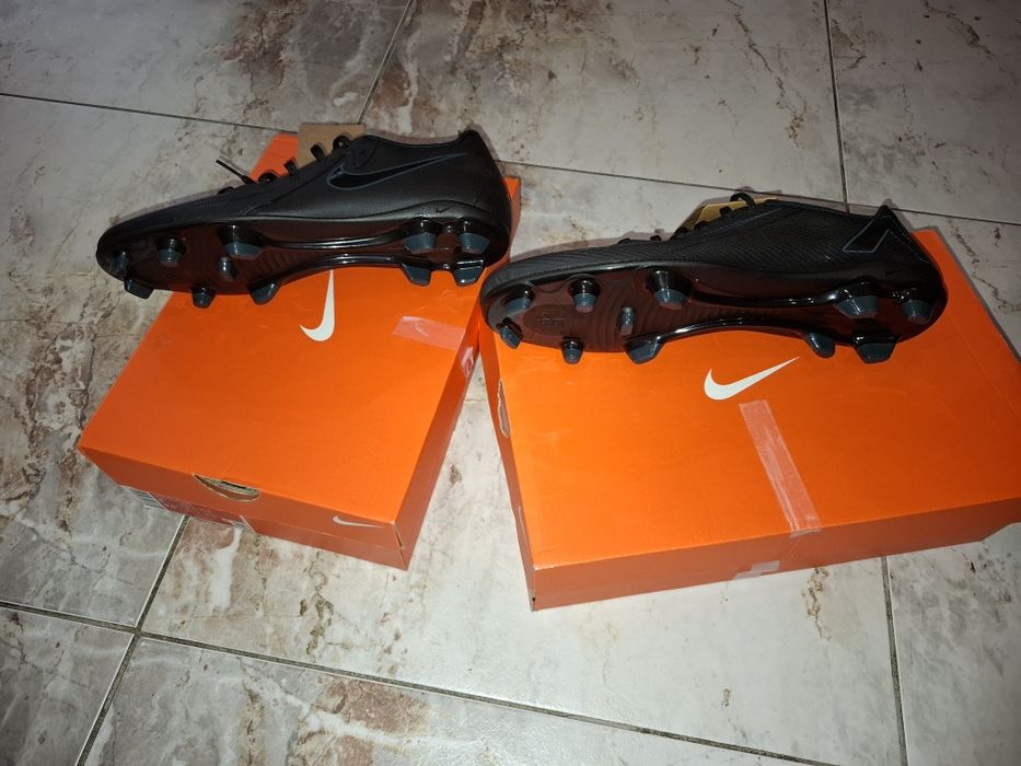 Футболни обувки бутонки