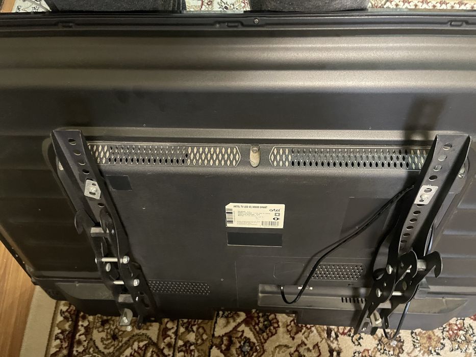 Продается телевизор 43 дюйма сматр