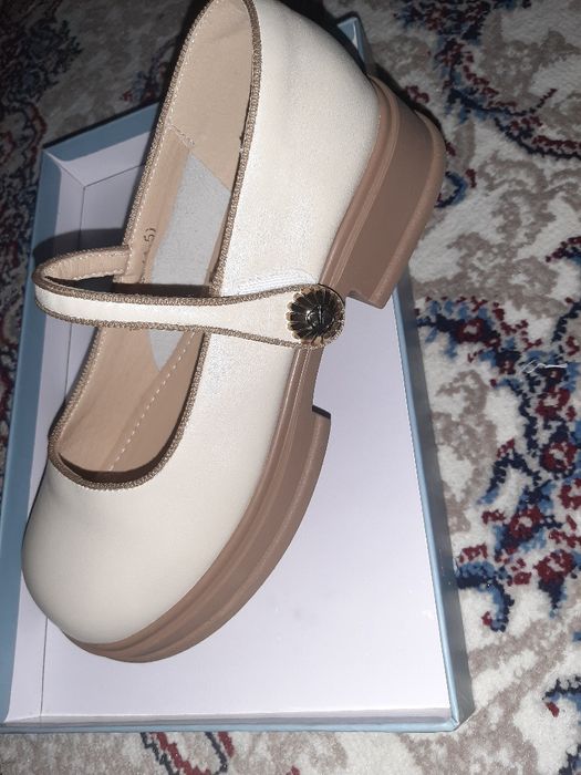 Красивая женская обувь Лоферы