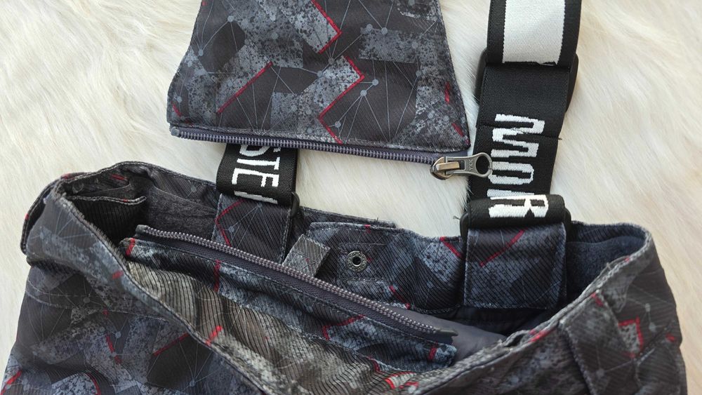 Детски ски гащеризон - панталон Monster 4 години НОВ