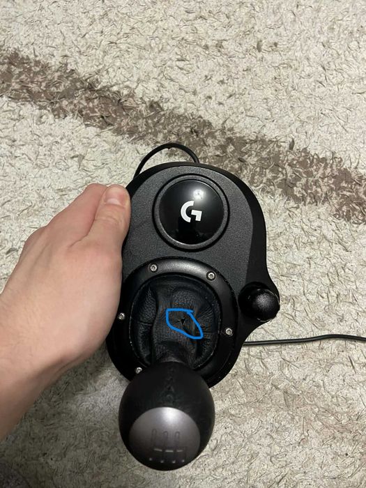 Logitech G29 + Shifter + педали | PS4/PS5/PC | Отлично състояние
