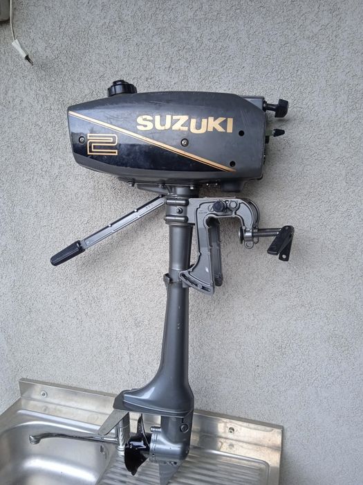 Canoe cu motor Suzuki 2cp