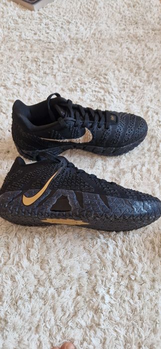 Продаются кроссовки