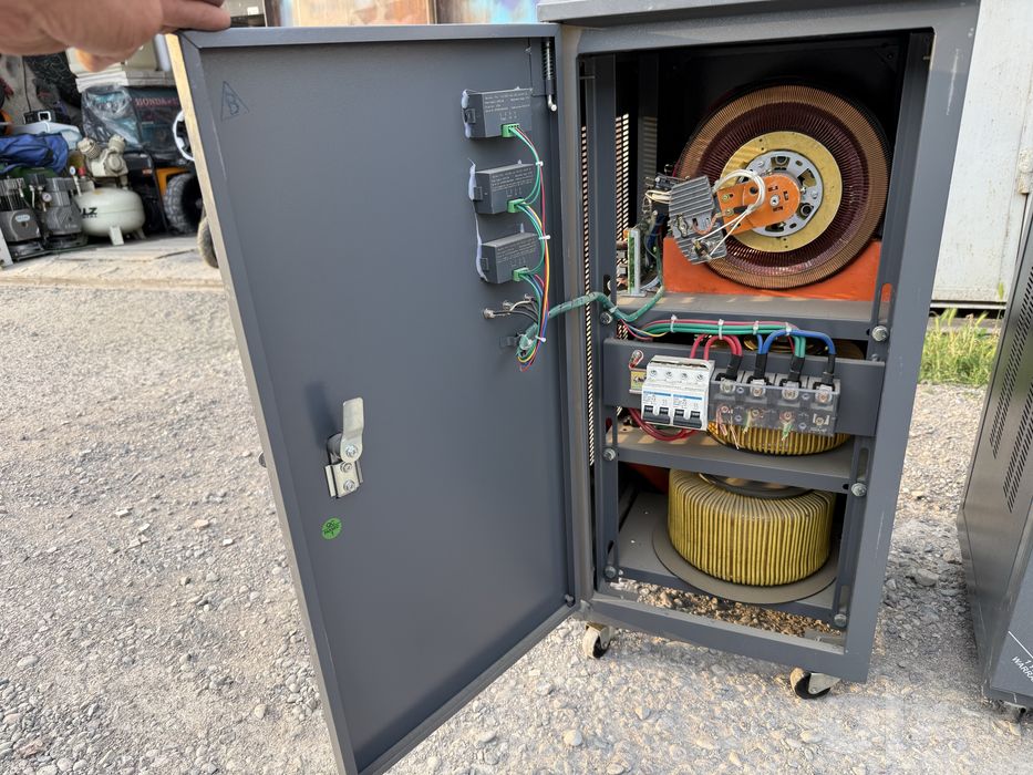 * VOLTRA SVF-D20000VA латерные стабилизаторы напряжения 100V-220V в от