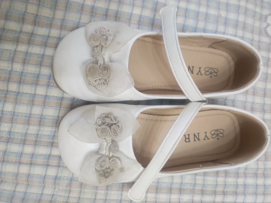 Туфли детские белые