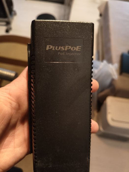 Adaptor power over Ethernet