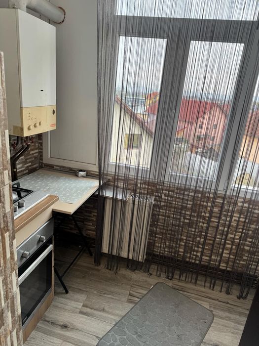 Inchiriez apartament 2 camere,strada revolutie in spate la banatim.