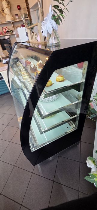 Vitrina frigorifica cofetarie tefcold 1.5 m lungime