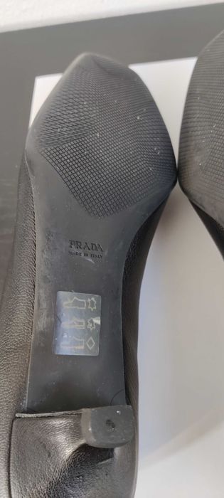 Pantofi PRADA originali marime 39,5 piele naturala toc mic stare excelenta