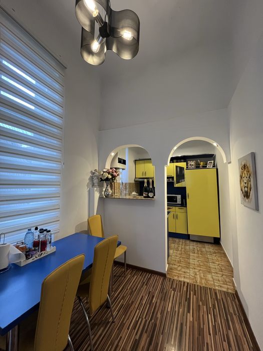 Vand apartament cu 2 camere , zona centrala