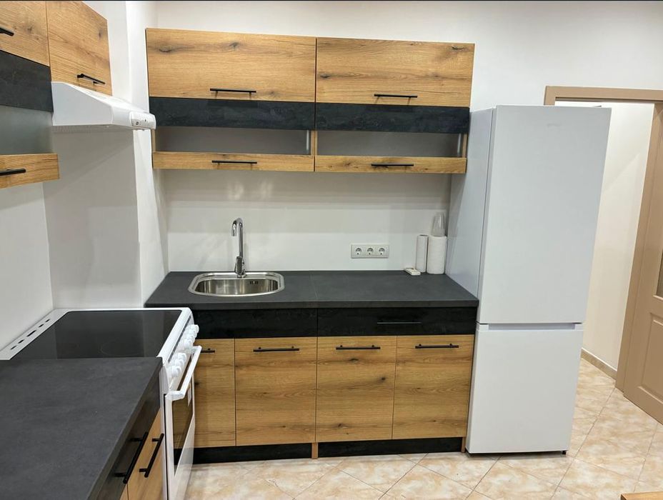 Дава се под наем Четиристаен апартамент в София, Модерно предградие - 116 кв.м за 700 € - Снимка #2