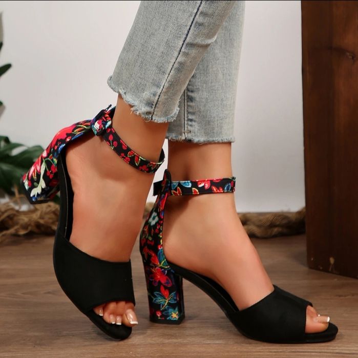 Продам босоножки