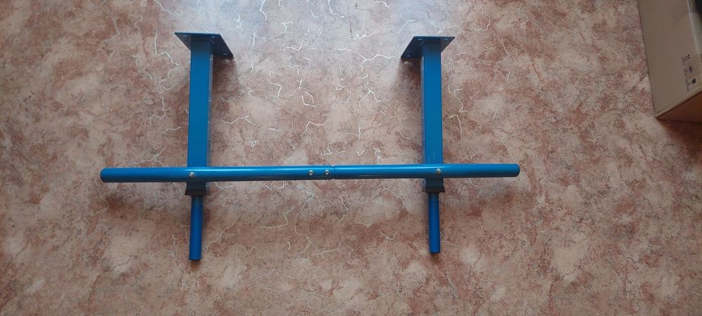 Турник настенный