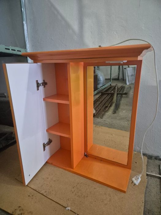 Зеркало со шкафом