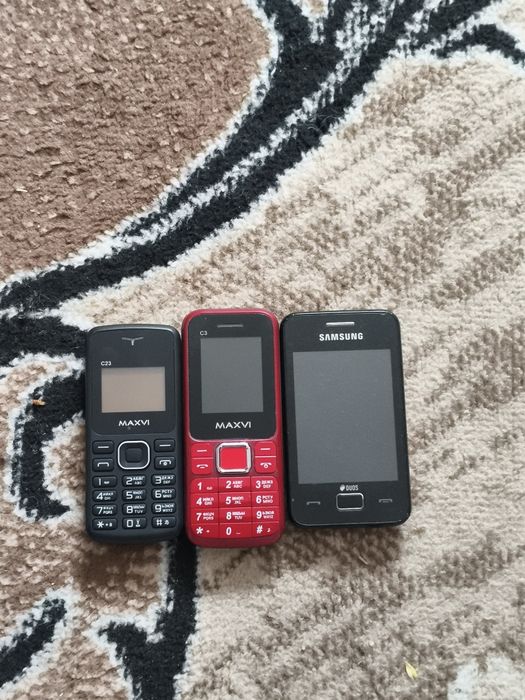 Продаю 4 телефона