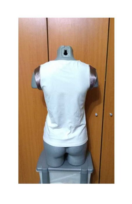 Bluza/ tricou fara maneci M&CO  bej cu imprimeu si strasuri, M