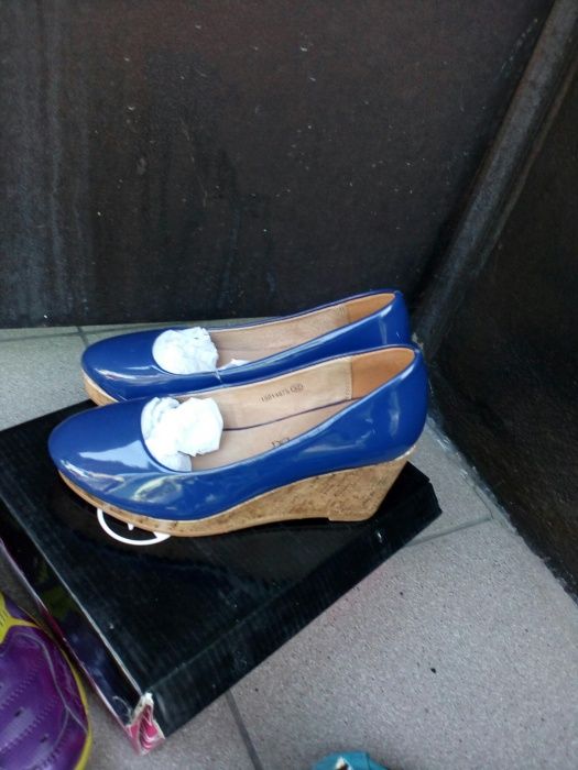 Продам босоножки на девочку