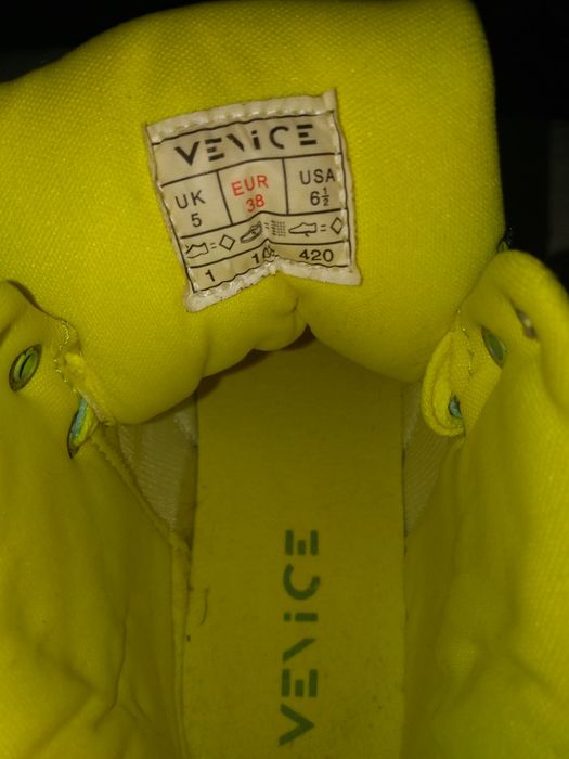 Vând ghete sport, mărimea 38, galbene lacuite