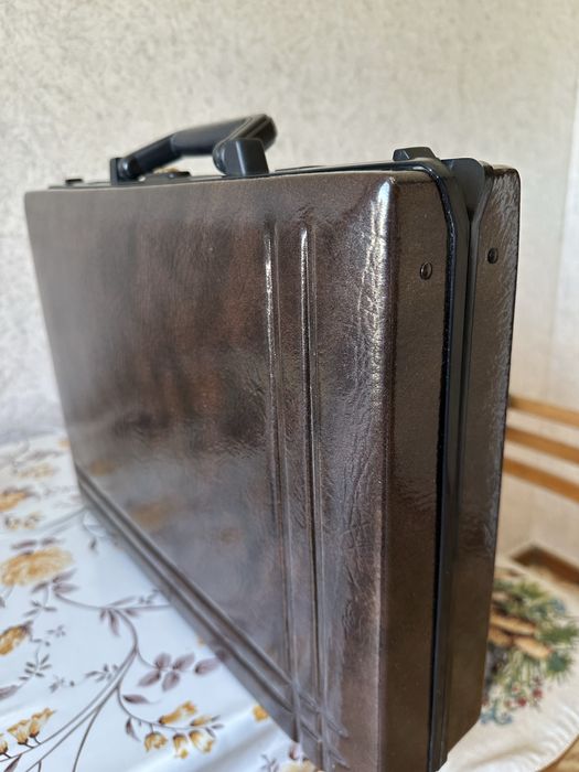 Кейс кожаный с замком