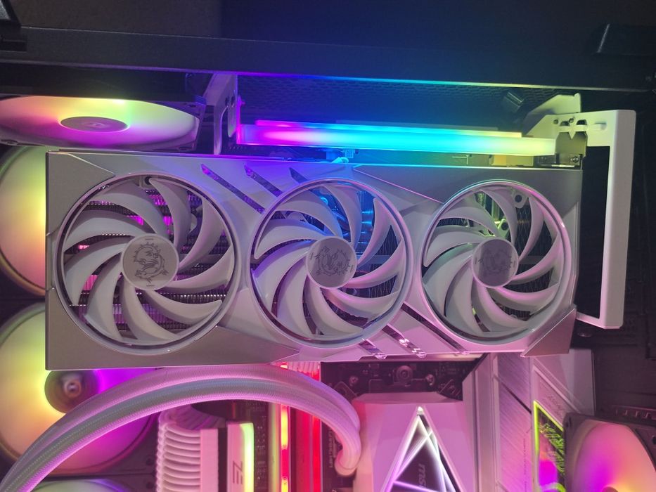 MSI GeForce RTX 4070 Ti Super 16GB GAMING X SLIM Albă GDDR6X