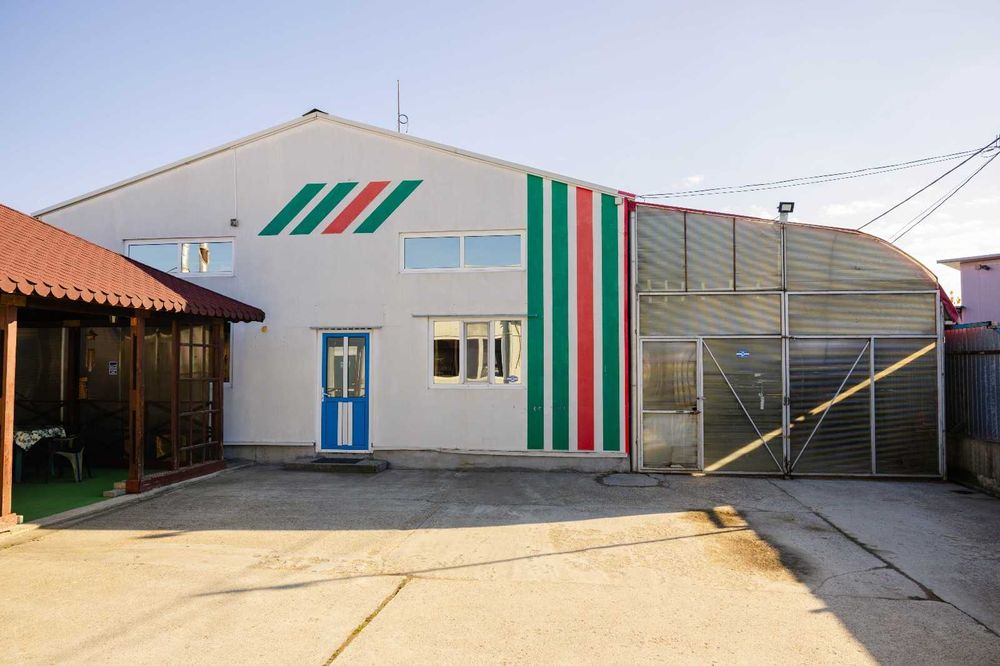 Ofer spre închiriere sau vanzare 2 hale(160 m², 310m², curte de 800m²)