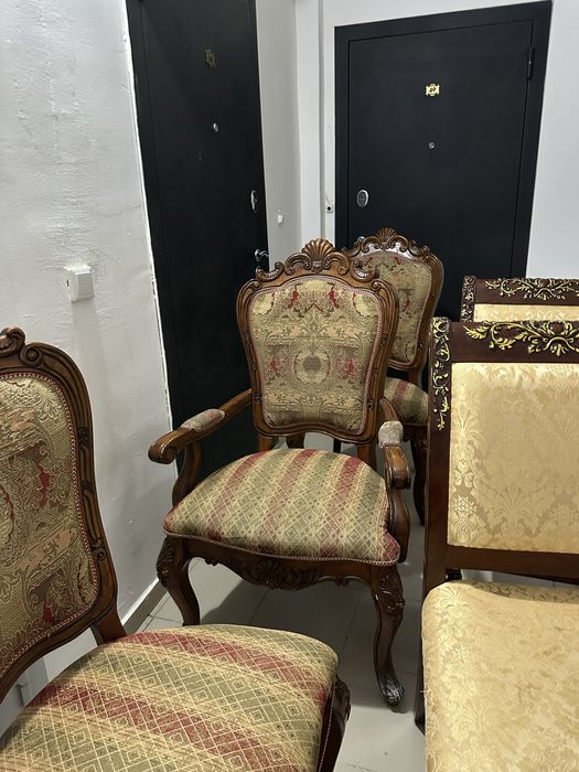 Стол с 14 стульями