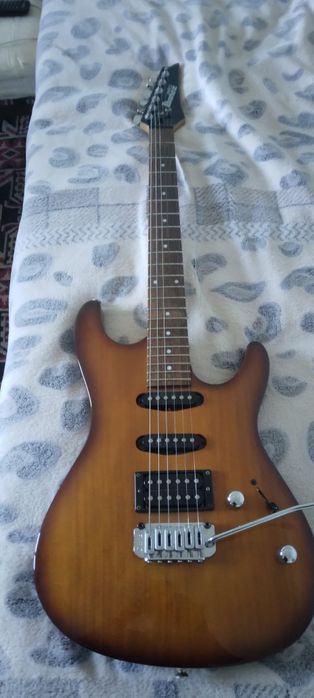 Електрическа китара Ibanez  Gio в комплект с кубе Behringer и ефект