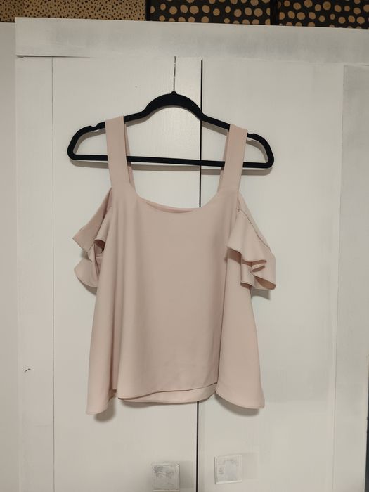 Top cu bretele si mineci cazute