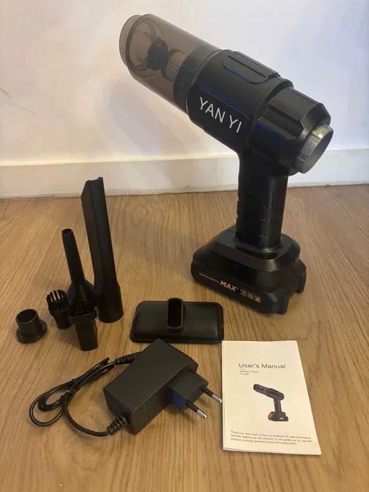 Mini aspirator pentru mașină