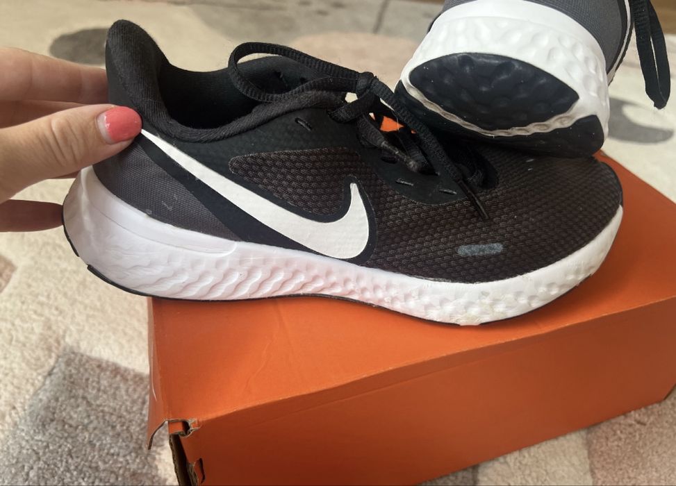 Унисекс маратонки Nike Revolution 5