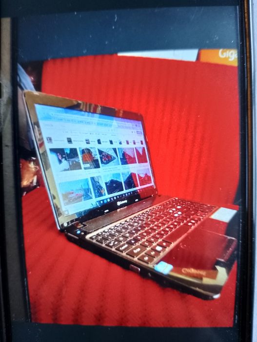 Laptop în stare perfectă de funcționare și foarte bine întreținut