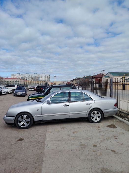 Мерседес Бенц Е320