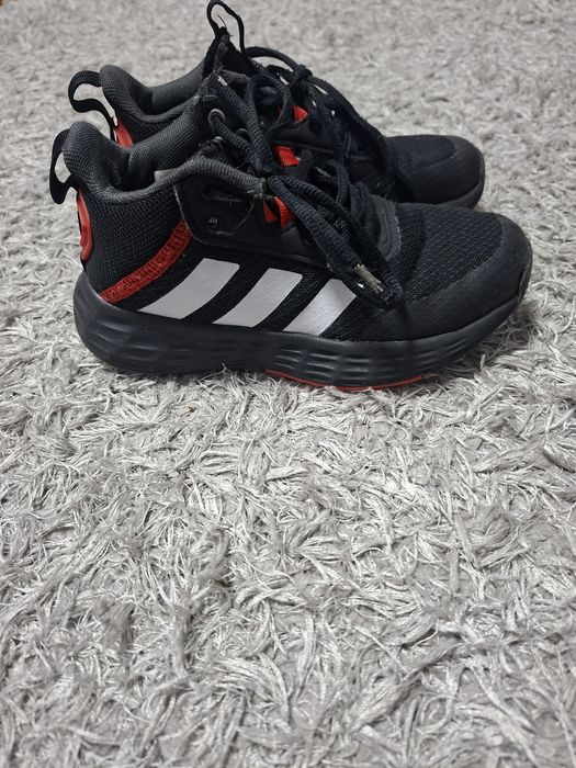 Продавам обувки adidas