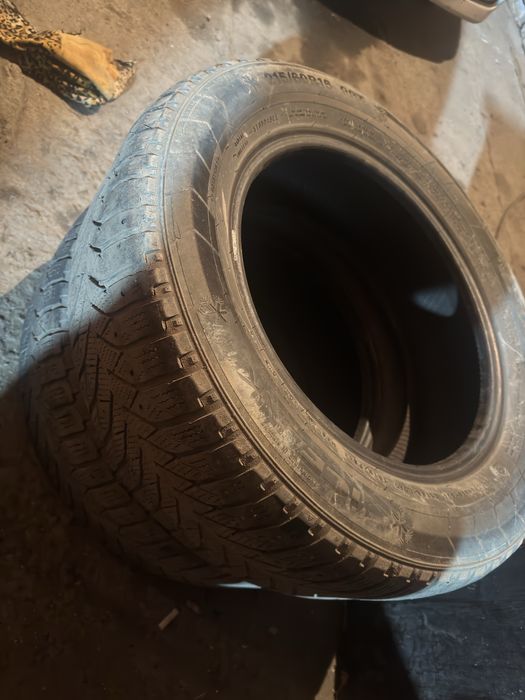 Продам 2 шины зимние