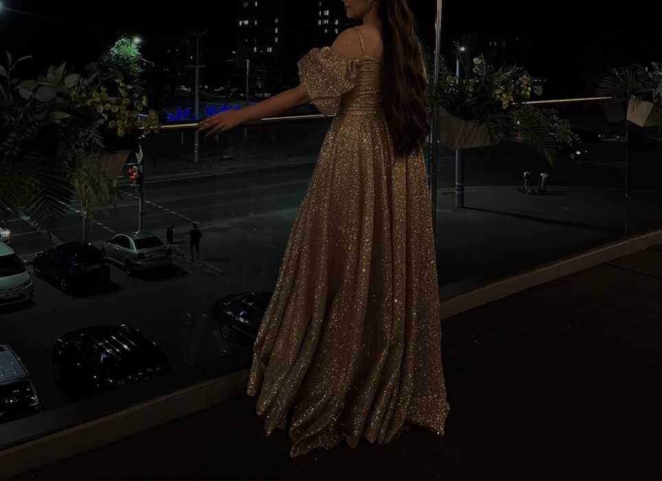 Вечернее золотое платье