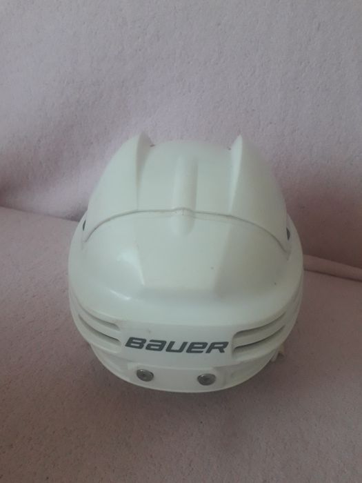 Продам шлем хоккейный