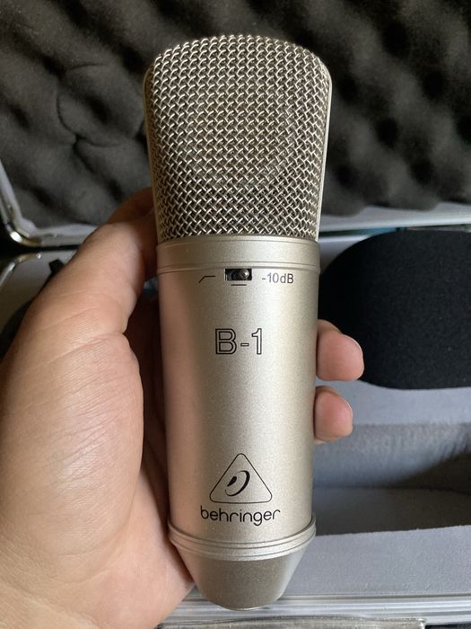 Струдийный микрофон Behringer b-1