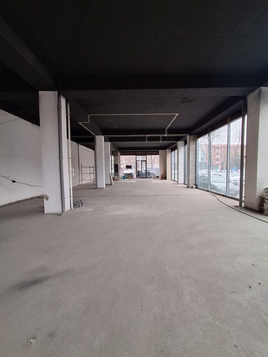 Сдаётся на одном этаже 2500м2 на 3м этаже(N120)