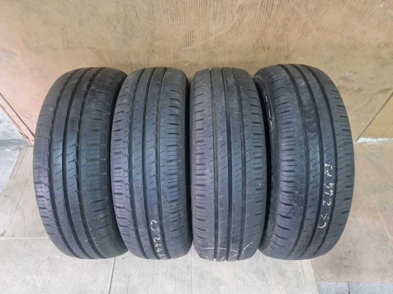 4 Hankook R15 C 205/70/ 
летни бусови гуми DOT2018
