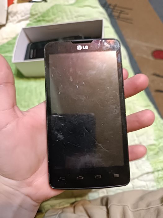 5 телефонов 2 Samsung, 1 lg, 2 Huawei,