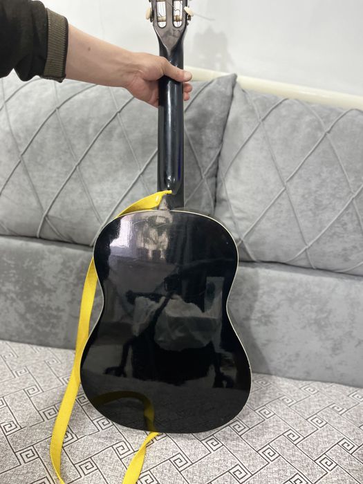 Гитара шестиструнная