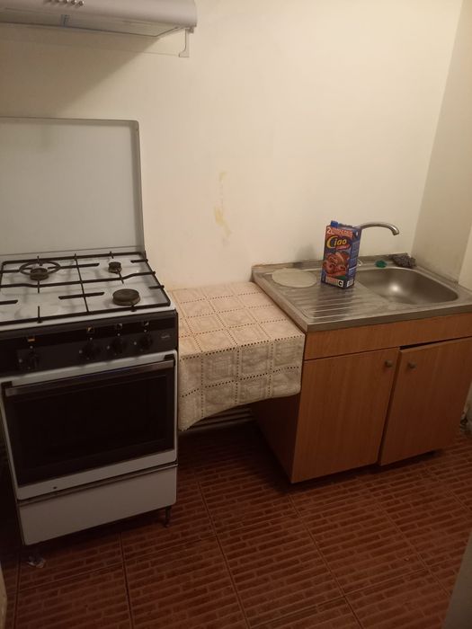 2  garsoniere de închiriat