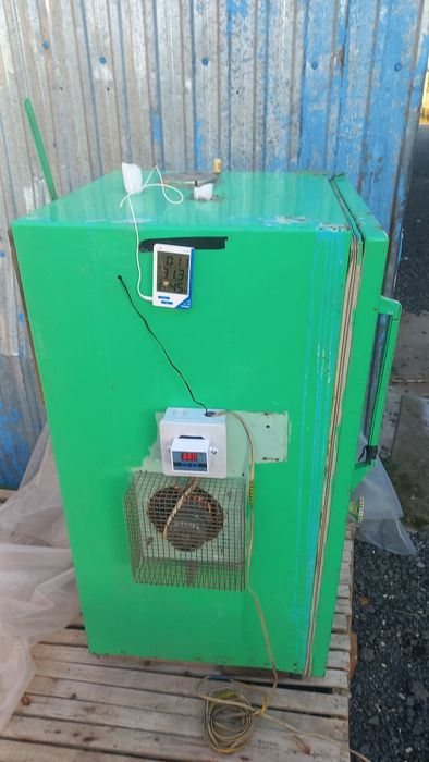 Инкубатор на 210 яйц