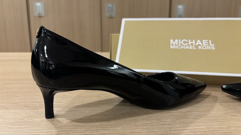 Туфли от бренда MICHAEL KORS