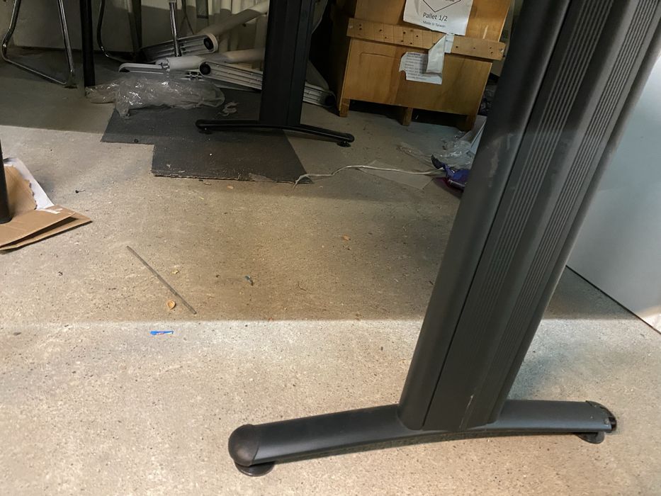 Birou gri in stare buna.